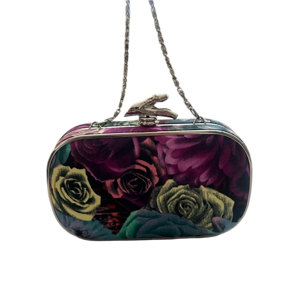 𝐉𝐄𝐒𝐒𝐈𝐂𝐀 𝐌𝐂𝐂𝐋𝐈𝐍𝐓𝐎𝐂𝐊 Floral clutch with chain strap